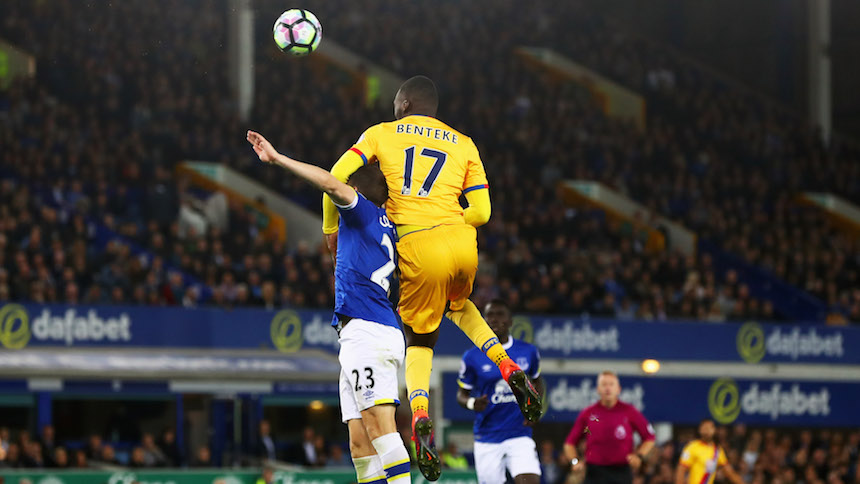 Benteke empató el partido contra el Everton 