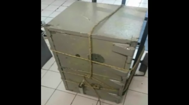 A los probables responsables de robo les encontraron una caja fuerte en sus pertenencias