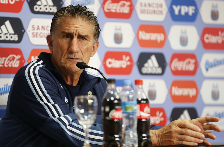 Edgardo Bauza no está contento con la forma en que tratan a Messi