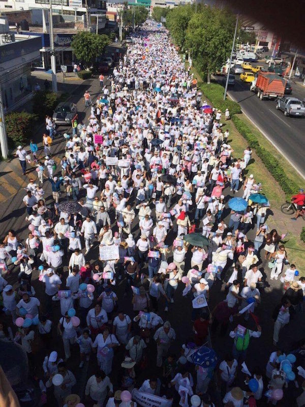 marcha-frente-nacional-familia-queretaro