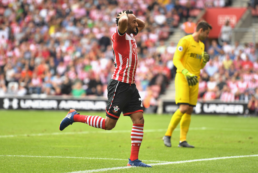 Nathan Redmond falló varias opciones de gol