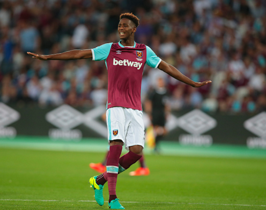 Reece Oxford con el West Ham