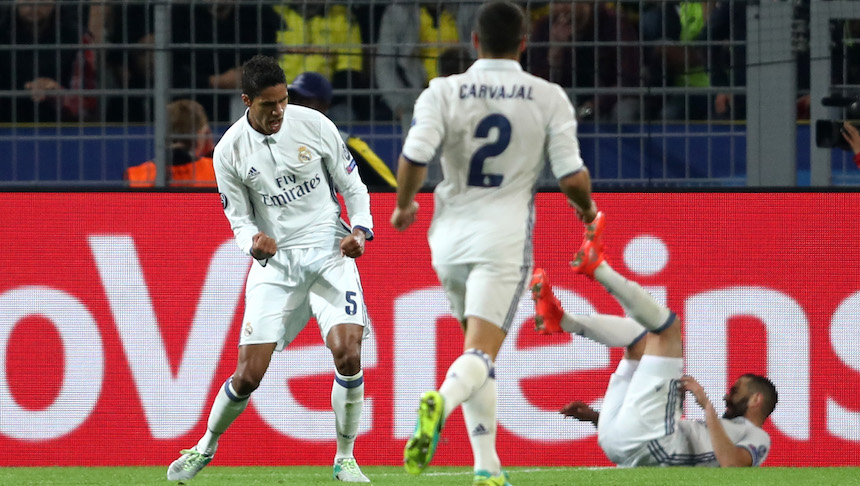 Varane celebra que le daba la victoria momentanea a su club