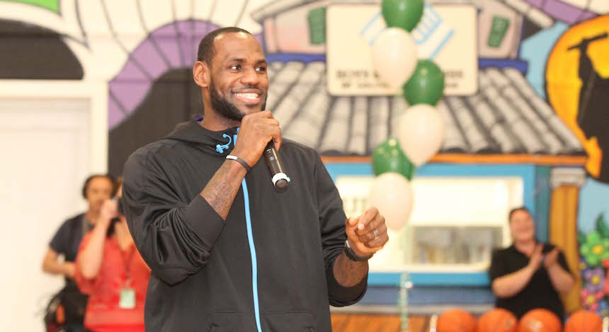 LeBron James ha ayudado a muchos niños con su fundación