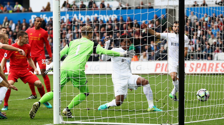 Leroy Fer marcó el primer gol del partido entre el Swansea y el Liverpool 