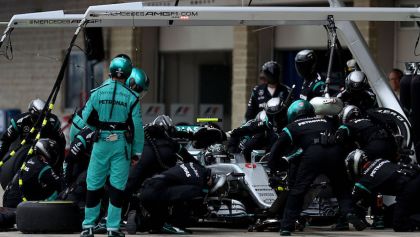 Un miembro del equipo de mercedes fue asaltado