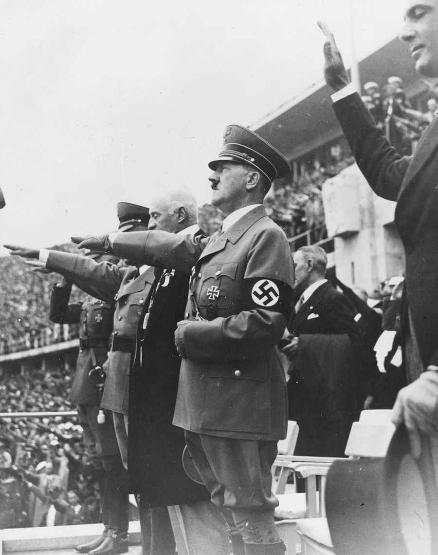 adolf-hitler-saludo-nazi-alemania