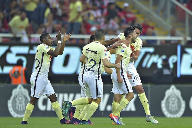 América festeja sobre Chivas