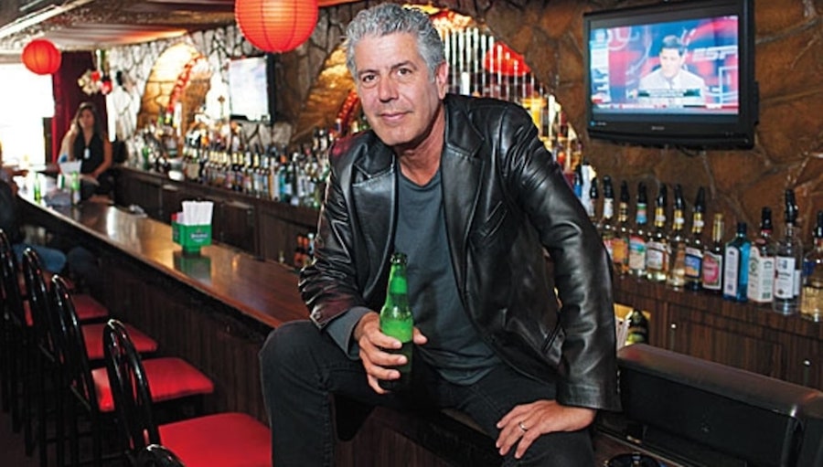 Anthony Bourdain comparte sus secretos contra la cruda