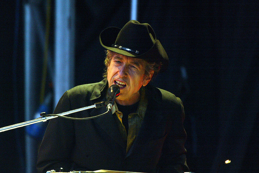 Bob Dylan confirma que no asistirá a la ceremonia del Premio Nobel.