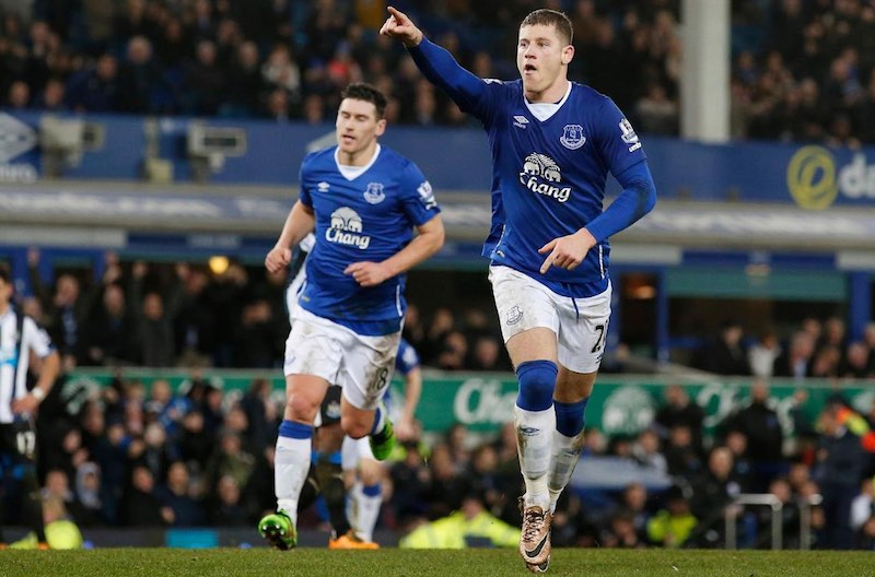 Ross juega con Everton