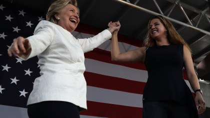 Alicia Machado participa en rally de Hillary Clinton buscando el voto latino