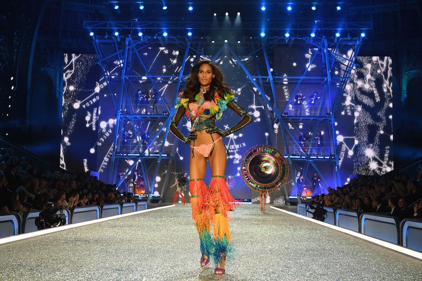 2016 Victoria's Secret Fashion Show in Paris - Show