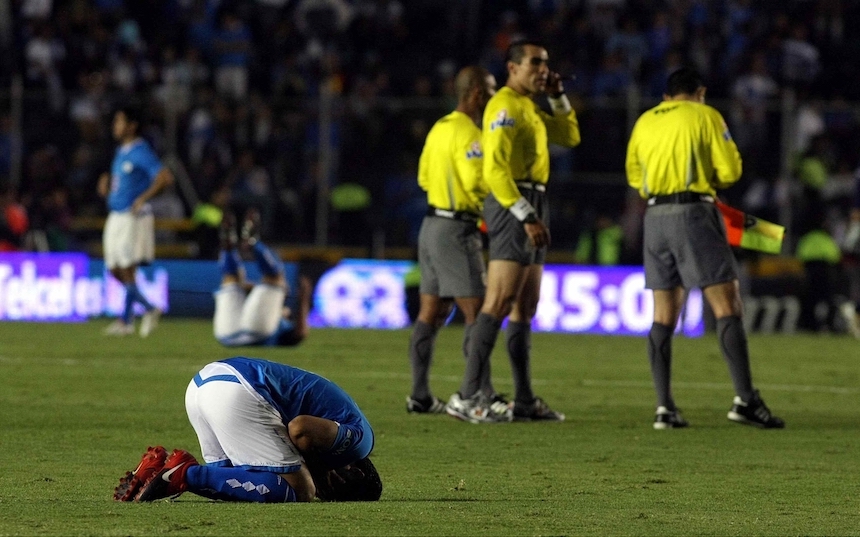 Jugador-Cruz-Azul-Llorando