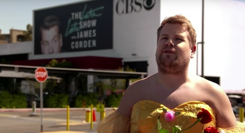 James Corden como Belle