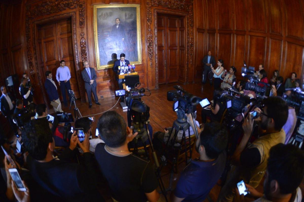 Javier Corral en conferencia de prensa