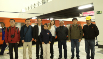 Representantes de Metro de México y de Beijing posando.