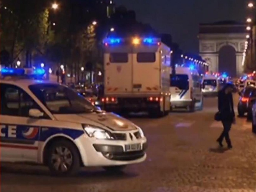 Tiroteo en Campos Elíseos, París