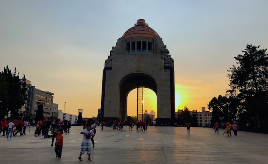 Vagando - Monumento a la Revolución