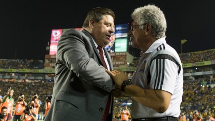 Saludo entre Piojo Herrera y Tuca Ferretti