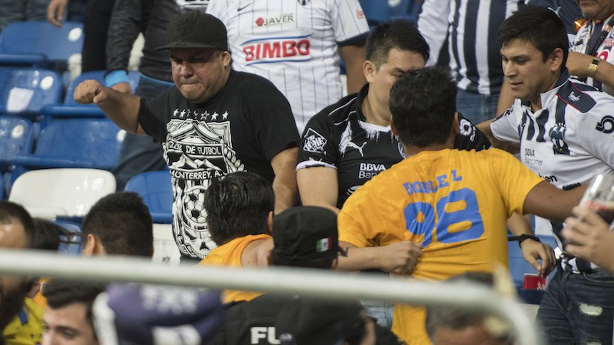 Violencia en el estadio de Rayados