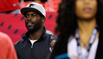 Michael Vick sale del retiro y jugará en la Fan Controlled