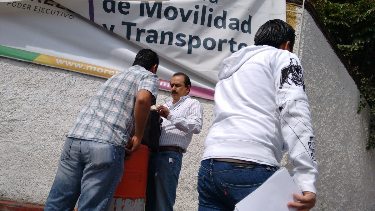 Coyotes en oficinas de Movilidad y Transporte