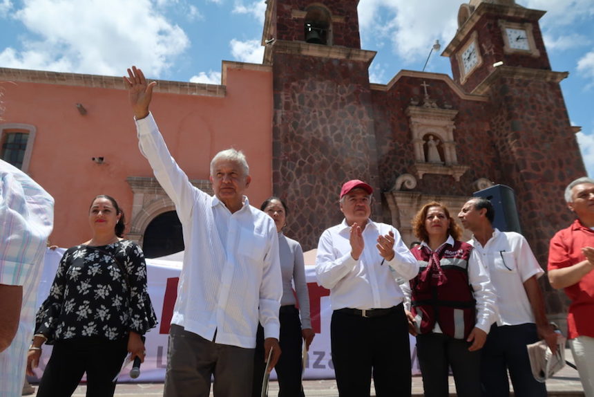 López Obrador ataca al diario Reforma