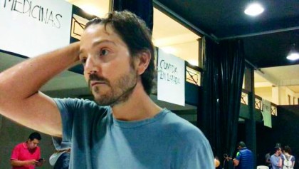 "Apoyo por donde sea": Diego Luna muestra video del himno nacional en saxofón