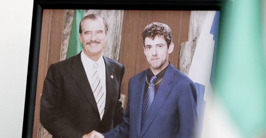 Vicente Fox apoya la candidatura de Chava Iglesias en Club de Cuervos! -  