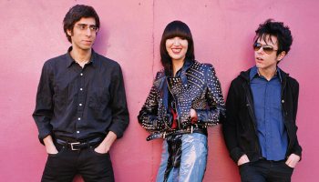 Escucha “Black Tongue”, ¡el demo inédito de los Yeah Yeah Yeahs!