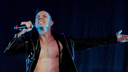 No podrás dejar de bailar con "Creep City", el debut como solista de Jake Shears de los Scissors Sisters