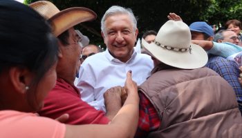 Andrés Manuel López Obrador, precandidato presidencial de Morena