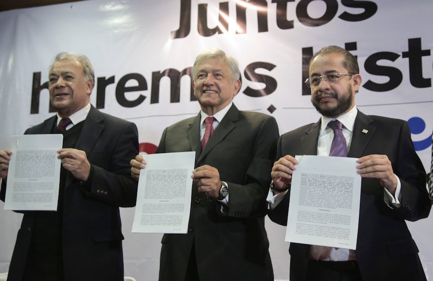 Andrés Manuel López Obrador, precandidato presidencial de Morena, concreta alianza con el PES y el PT