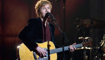 Ver a Beck cantando “Up All Night” en el show de Jimmy Fallon es todo lo que necesitas hoy