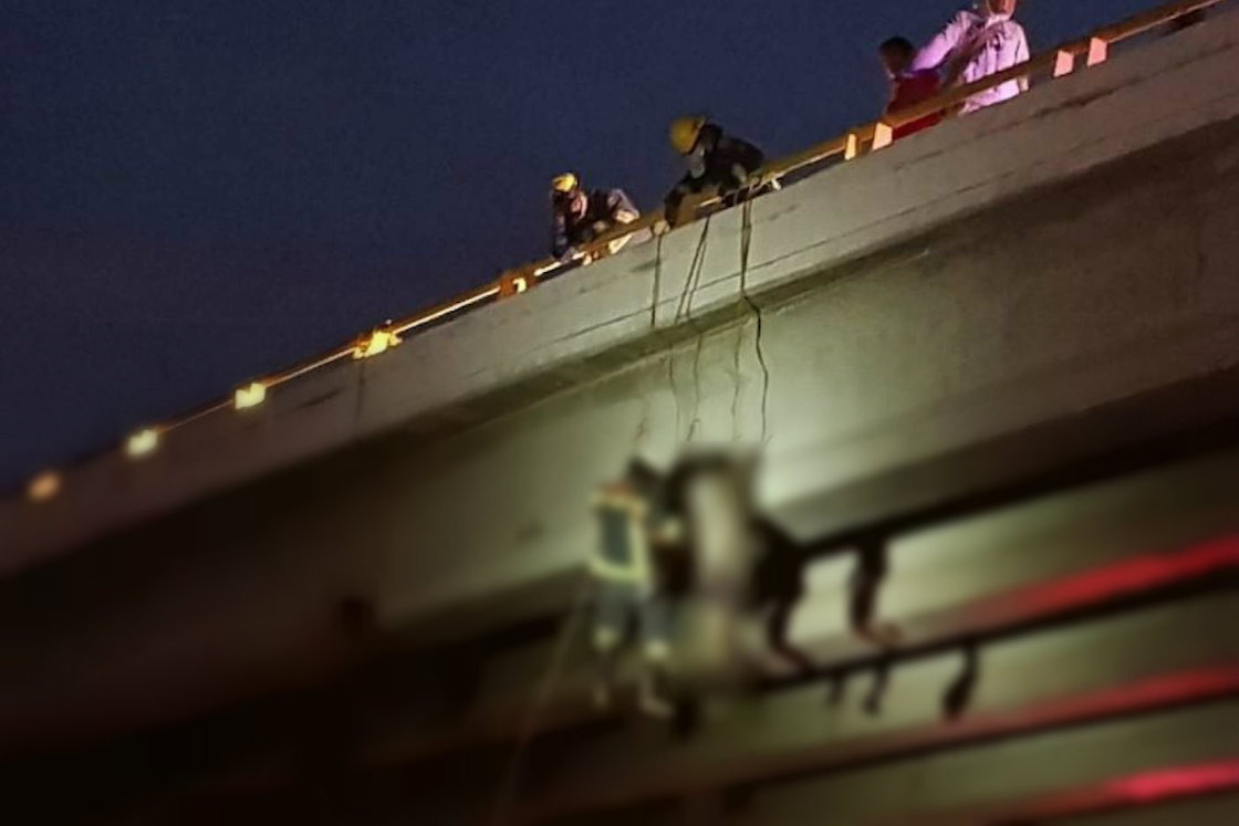 Hallan seis cuerpos colgados en puentes de Baja California Sur