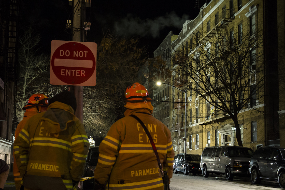 Niño de tres años provoca incendio en Nueva York