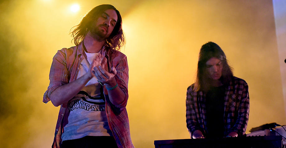 Este hombre pretendió ser Kevin Parker durante una ceremonia de premiación