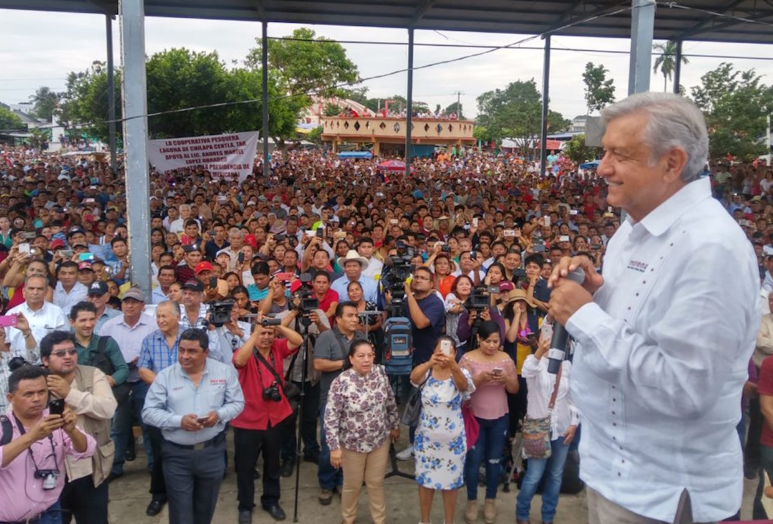 Andrés Manuel López Obrador, precandidato presidencial de Morena