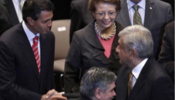 Saludo entre AMLO y EPN