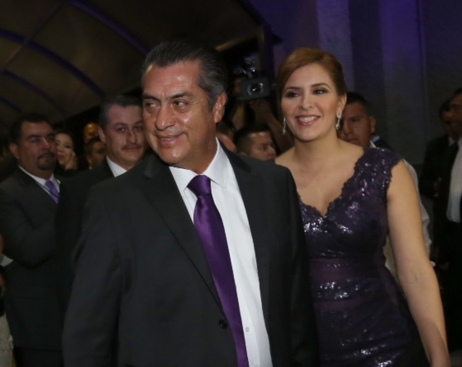 "El Bronco" y su esposa Adalina Dávalos