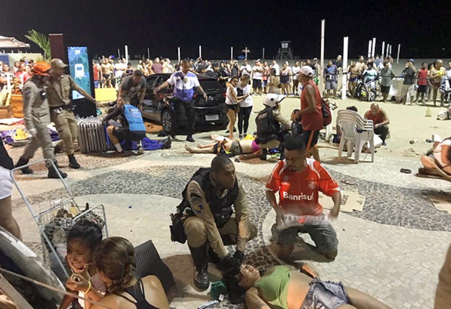 Atropellamiento masivo en playa de Copacabana