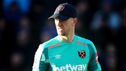 Joe Hart no contaba con el sol y un aficionado le hizo paro