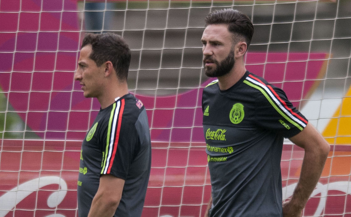 Miguel Layún está a nada de ser compañero de Guardado