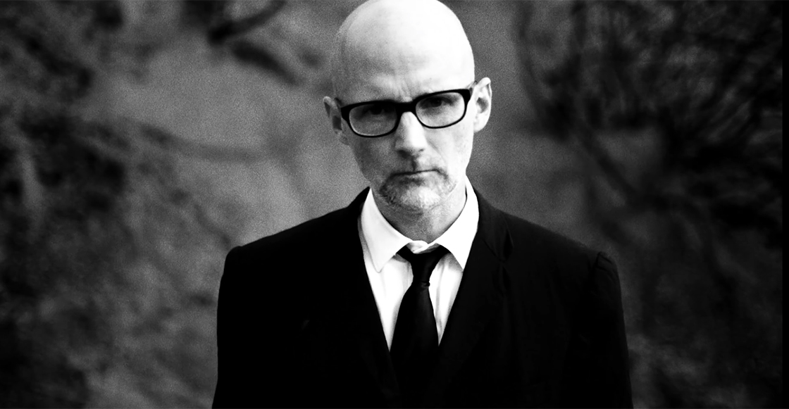 Moby hace un llamado de atención al mundo con “Mere Anarchy”