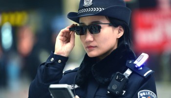 Policia China desarrolla lentes de reconocimiento facial