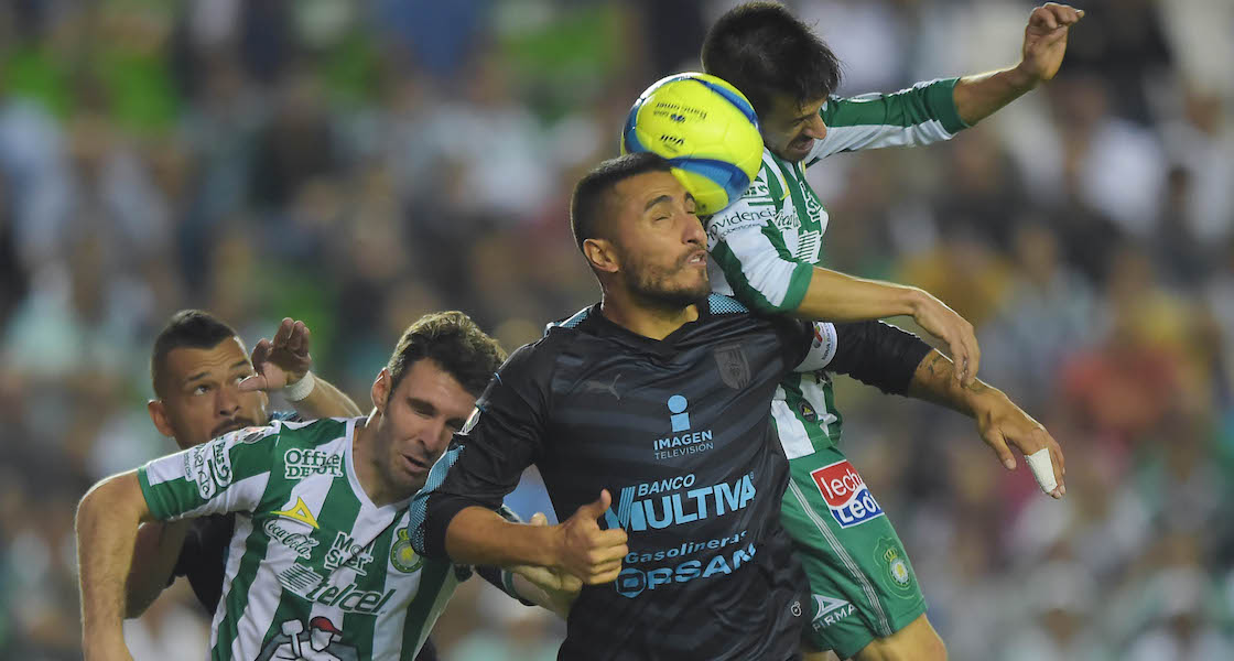 León sufrió para empatarle a 10 Gallos Blancos