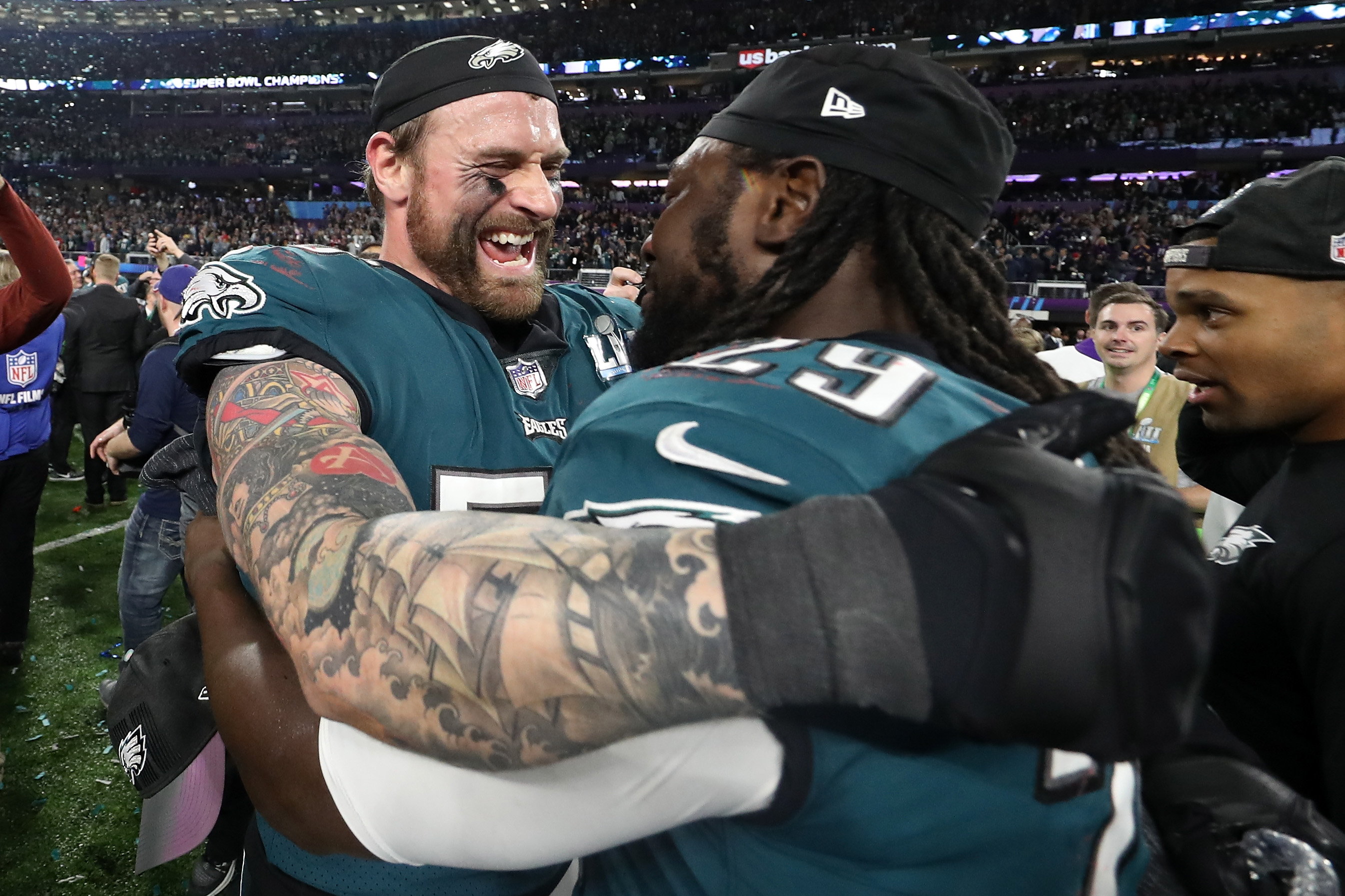 Chris Long, LeGarrette Blount join exclusive fraternity, winning  back-to-back Super Bowls on different teams