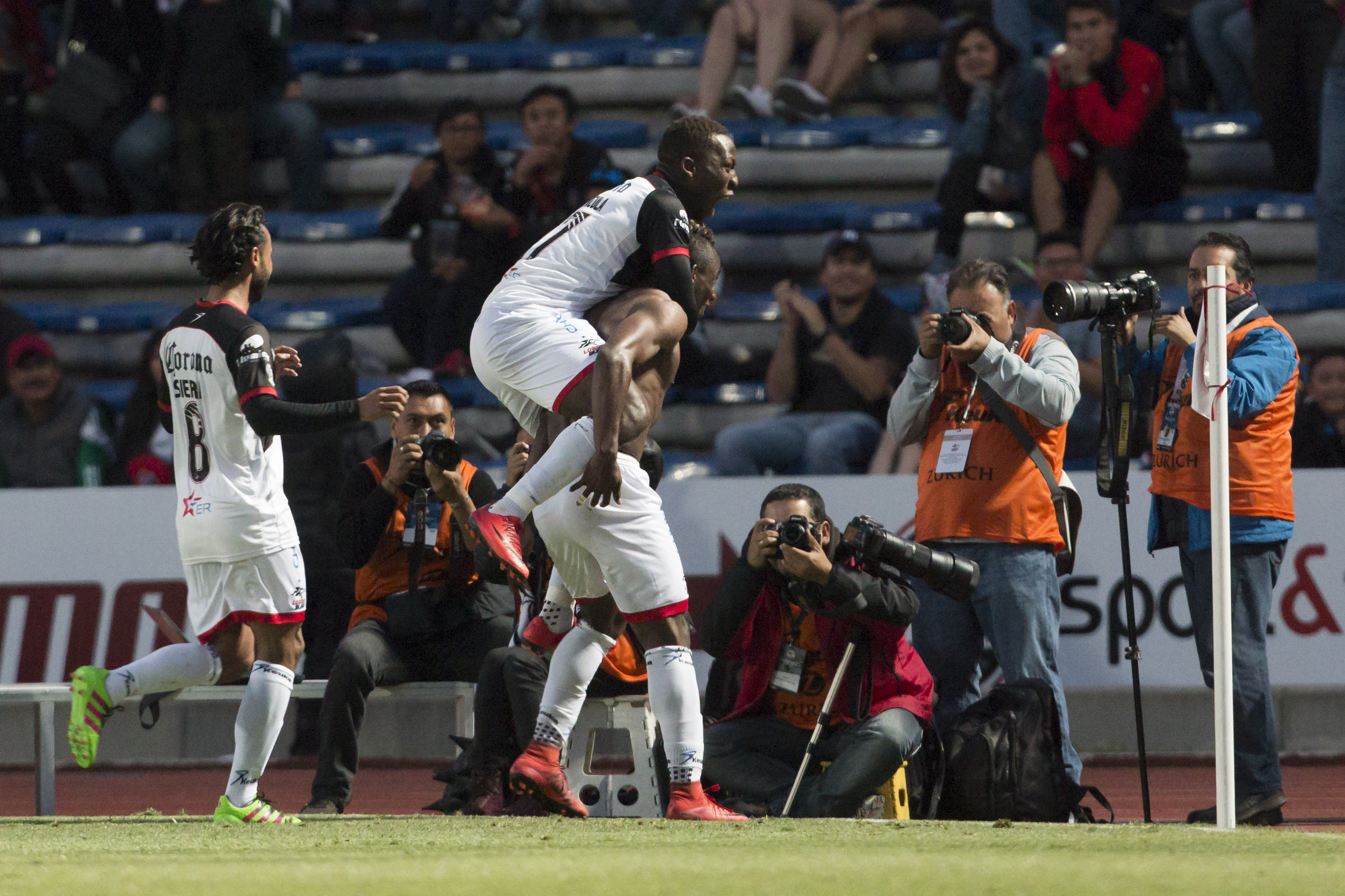 Con doblete de Quiñones los Lobos BUAP vencieron al Atlas 