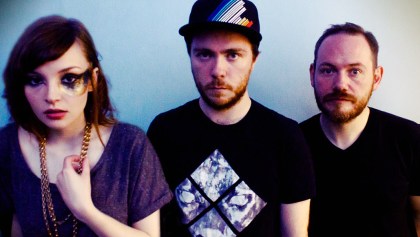 CHVRCHES cambia completamente su rumbo musical con “Never Say Die”